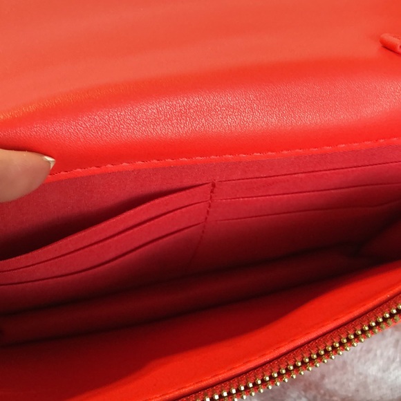 Bebe red quilted faux leather with gold chain - Picture 6 of 8